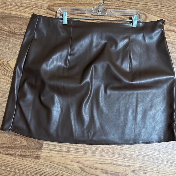 Old Navy Brown Faux Leather Mini Skirt 2X - Picture 2 of 5